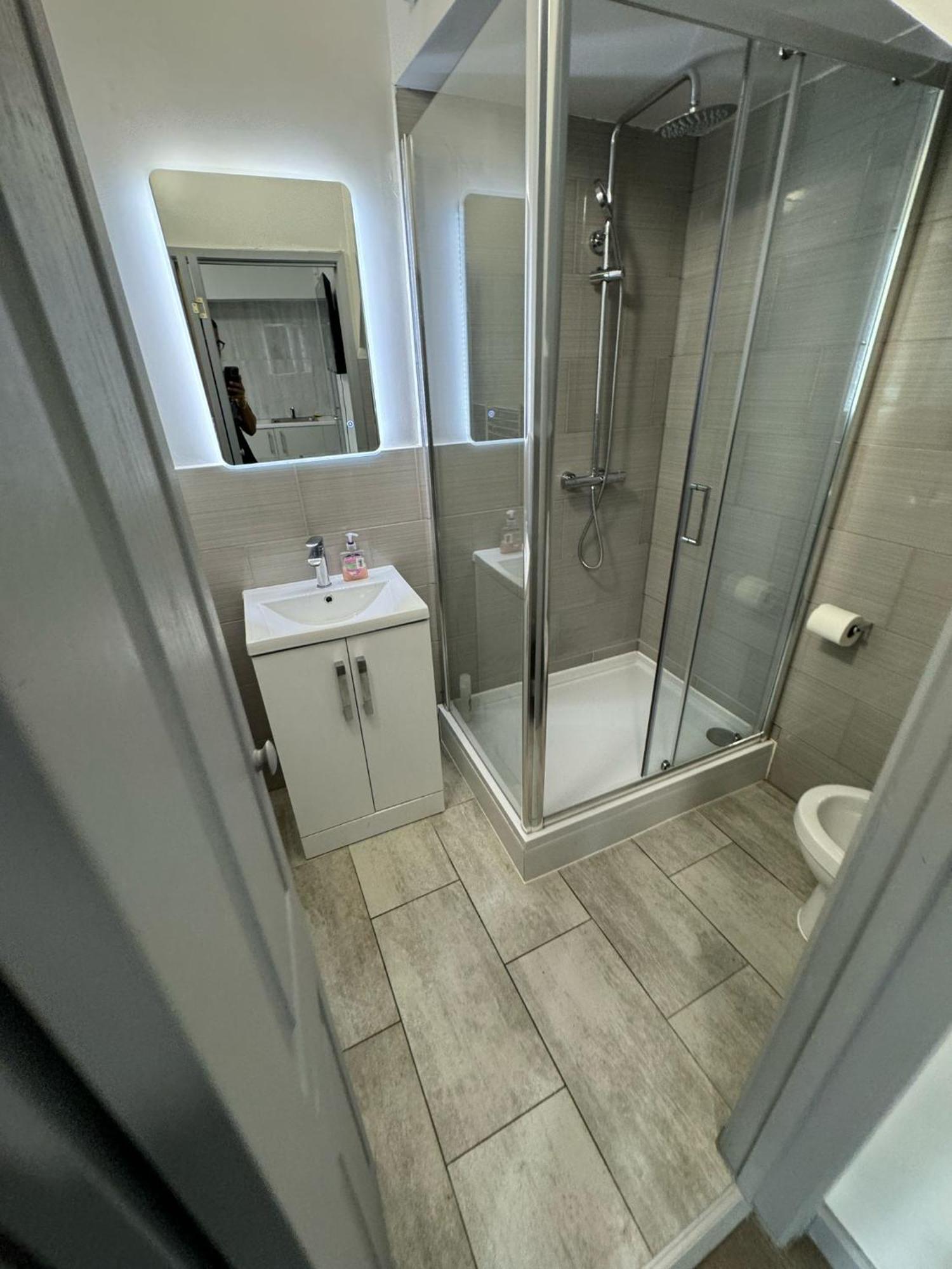 Willesden Green Budget Guesthouse ลอนดอน ภายนอก รูปภาพ