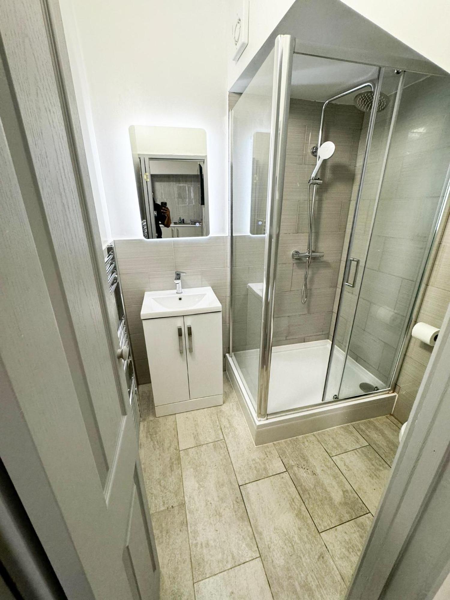 Willesden Green Budget Guesthouse ลอนดอน ภายนอก รูปภาพ